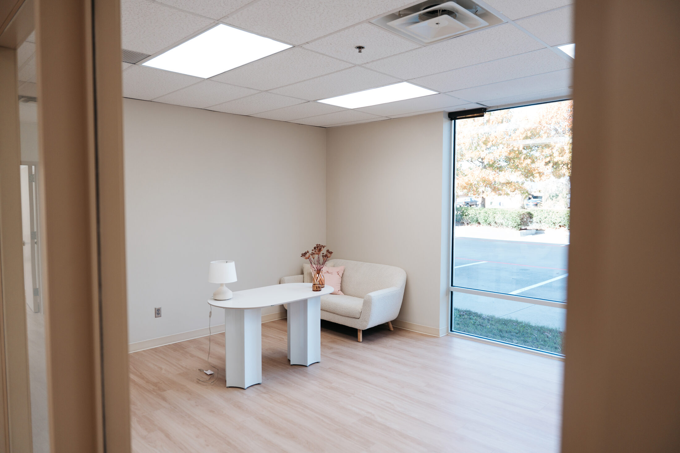 Desk nook at the finished Élan Beauté space