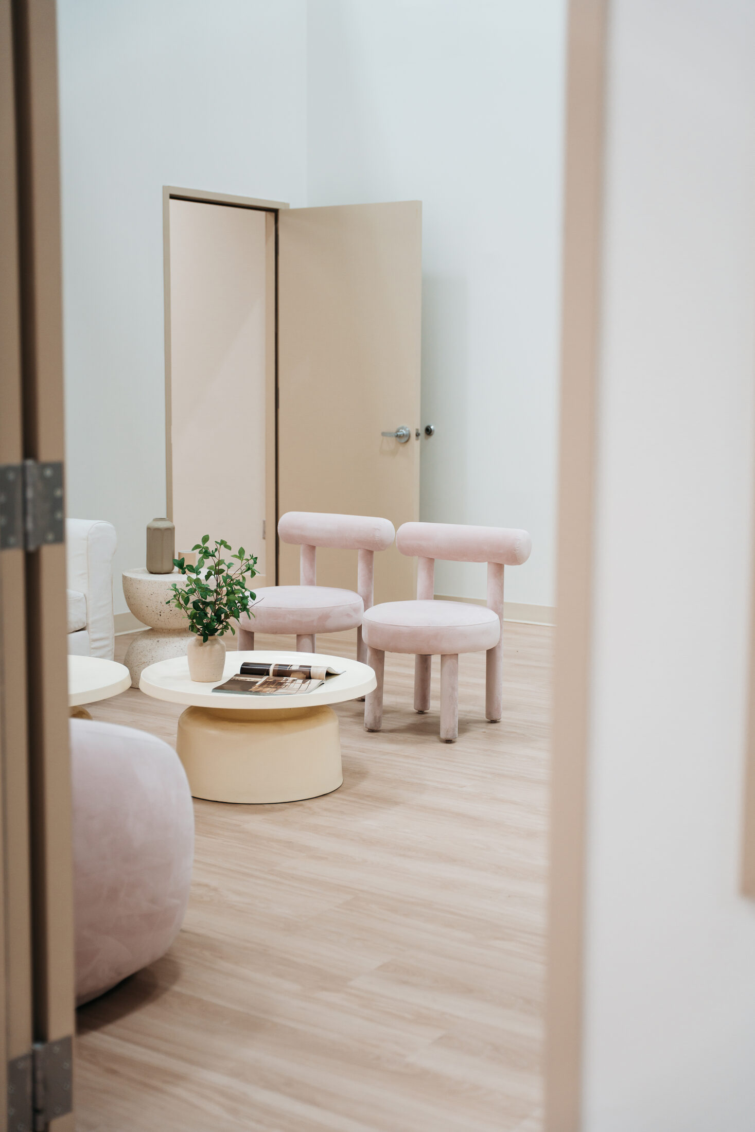 Vanity hallway at the finished Élan Beauté space