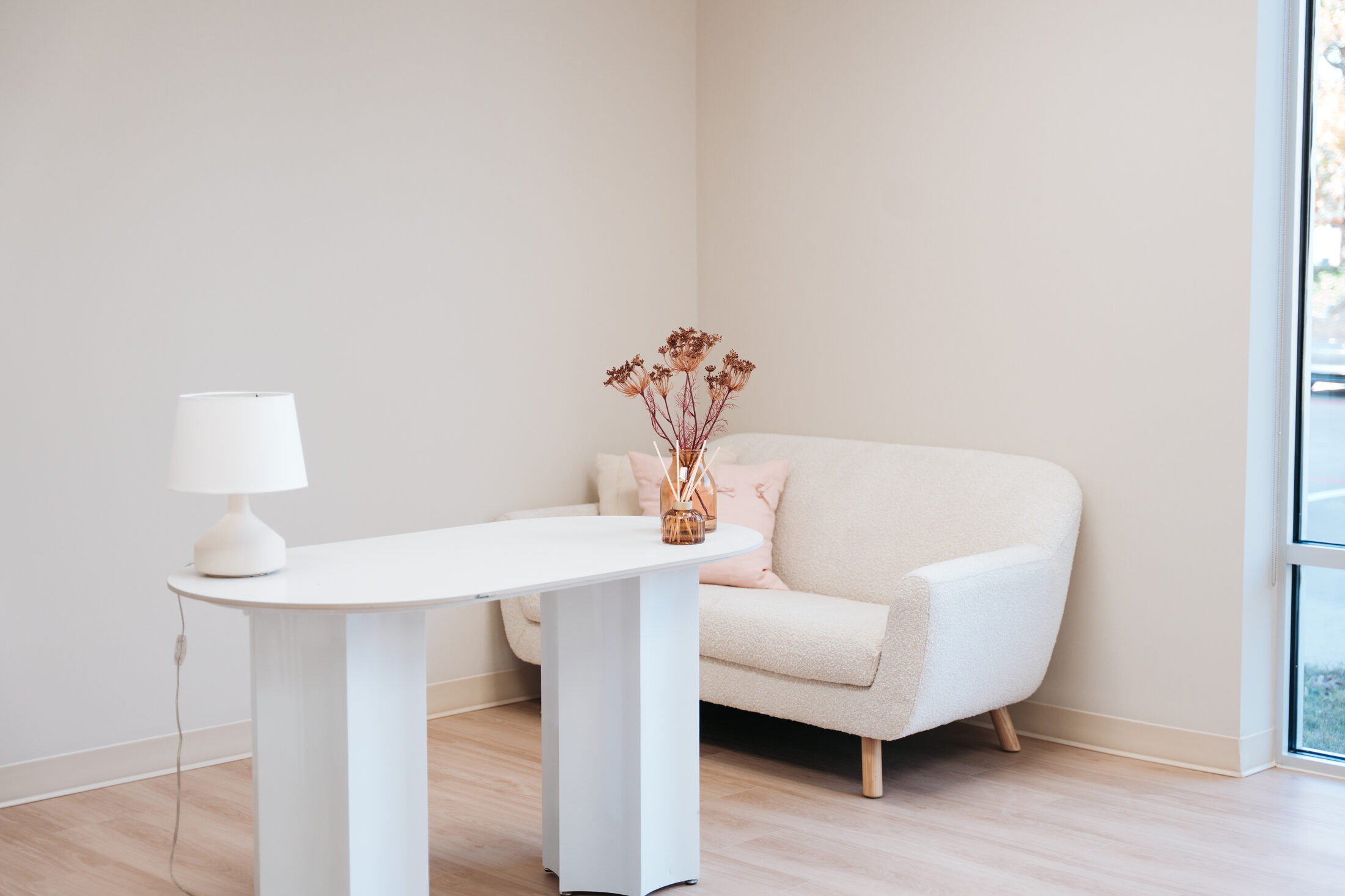 Desk corner at the finished Élan Beauté space