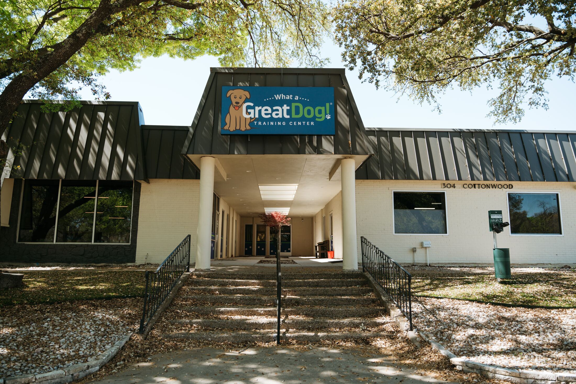 Exterior of the What a Great Dog! Training Center building in Richardson, TX